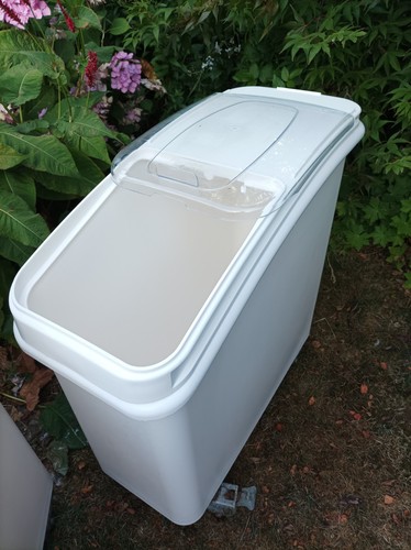 One food storage container - food, 81l